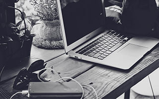 爱游戏官方论坛-_美网激战正酣：顶级明星现场较量_，美网集锦